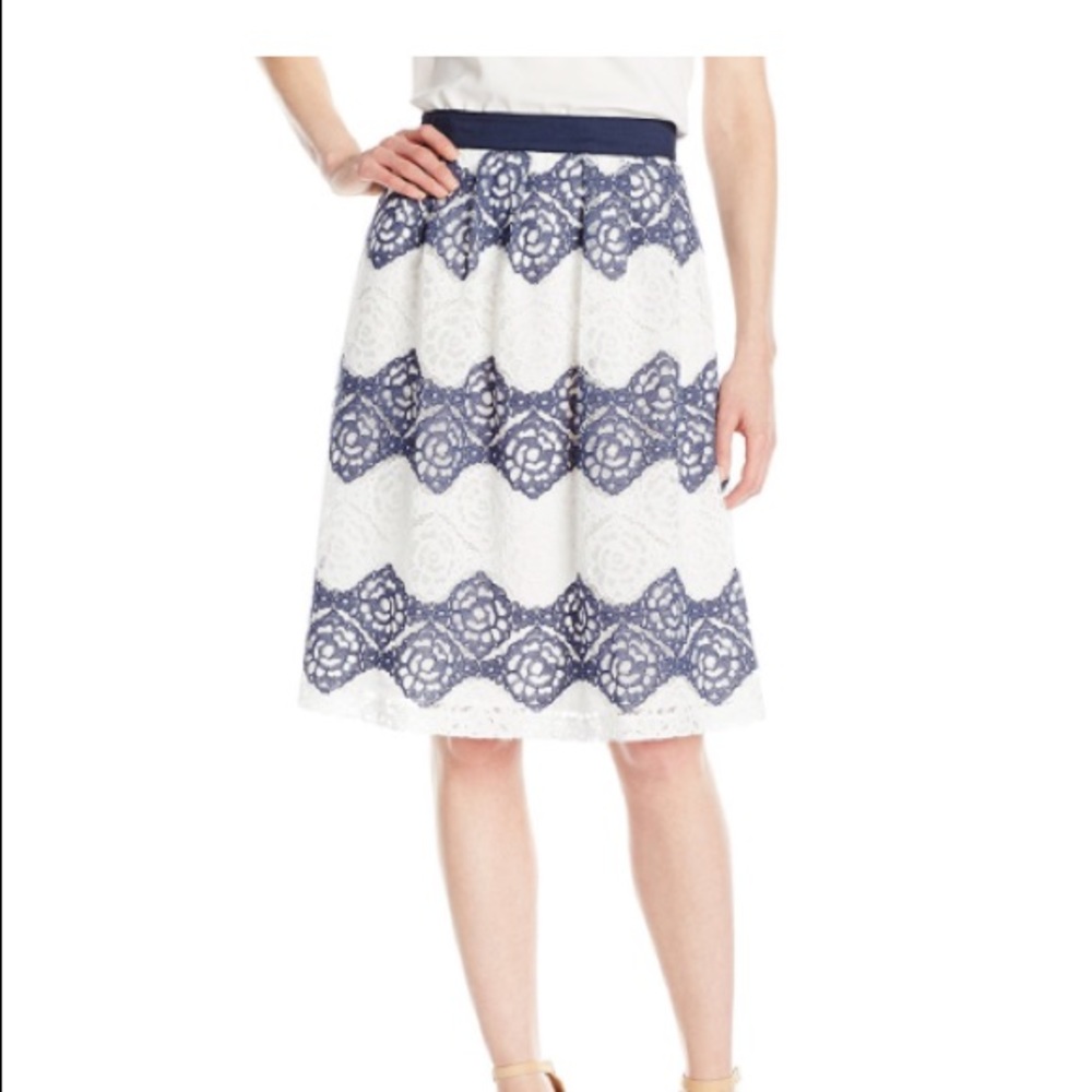 Nine West women’s lace flowy skirt size 14